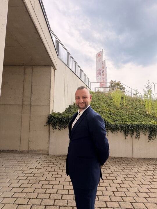 DJ Marco Hilse im Anzug