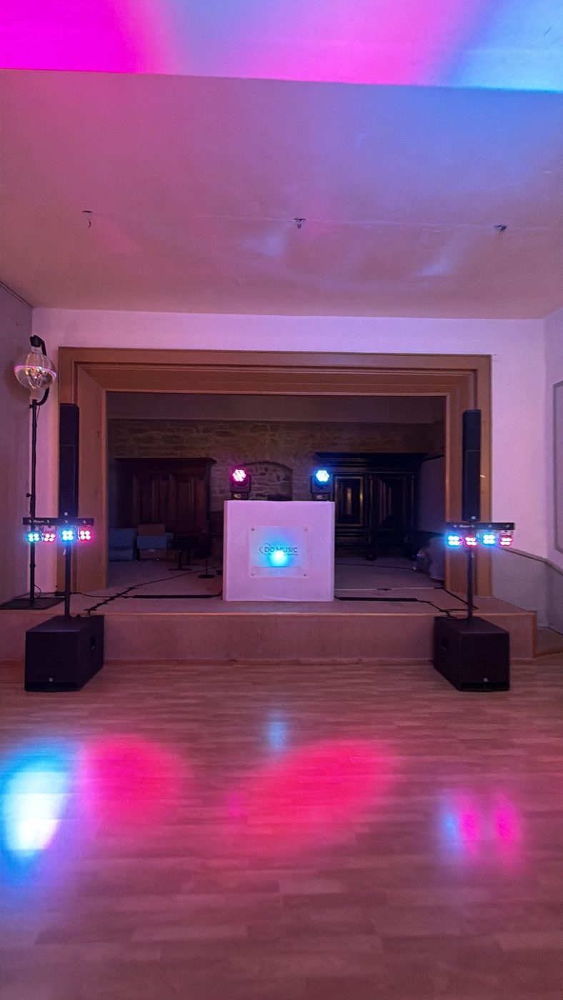 DO MUSIC Pult auf der Bühne im Kloster Hedersleben