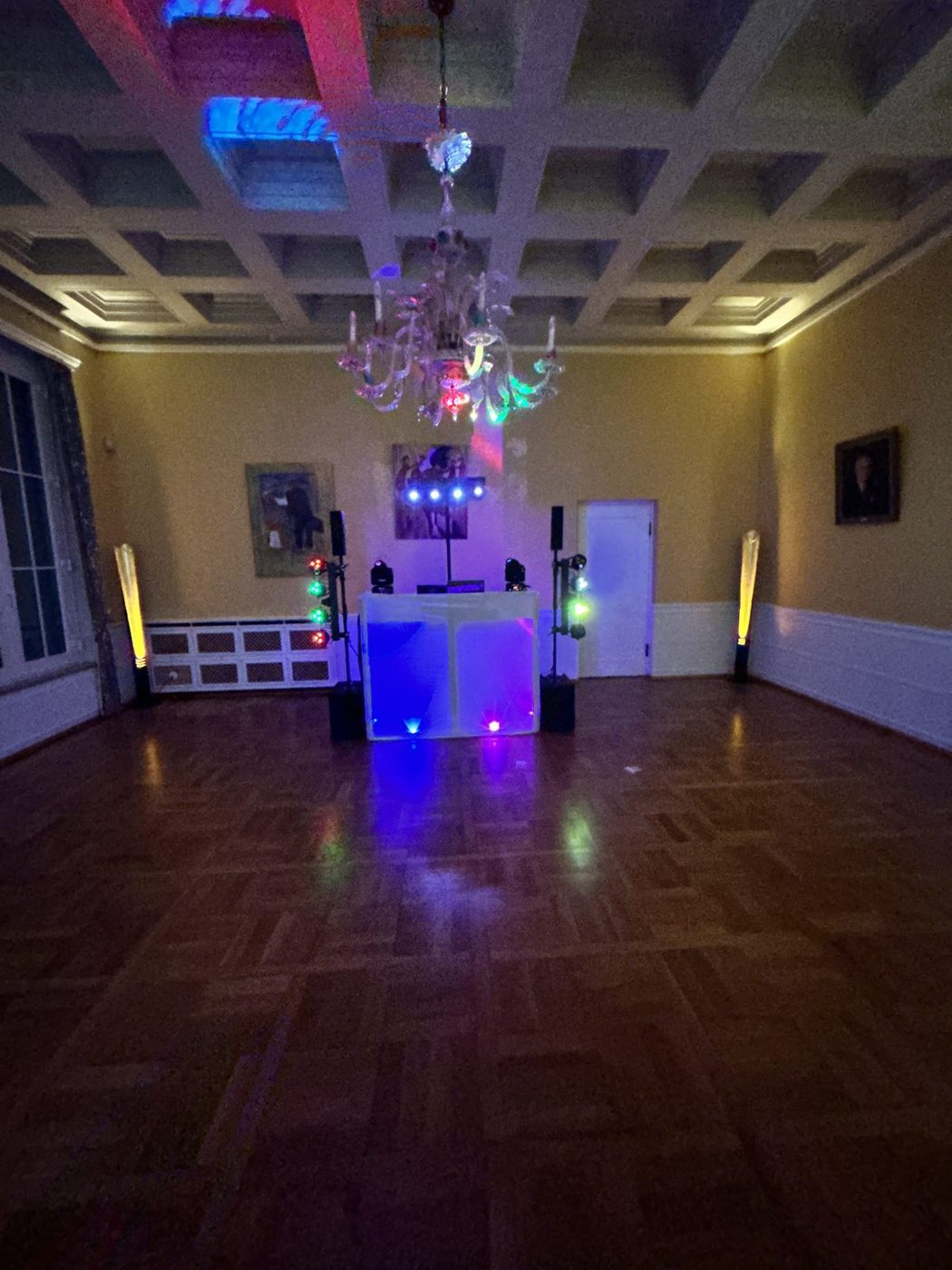 DO MUSIC Pult im Parkettsaal der Villa Wolff